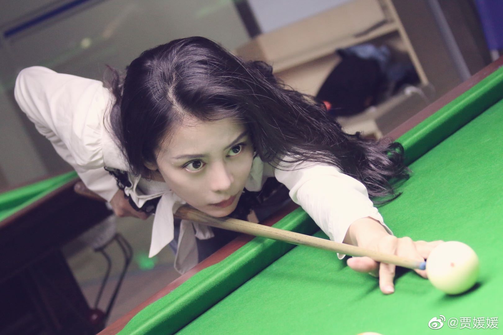 贾媛媛不仅是才女,也是台球高手啊
