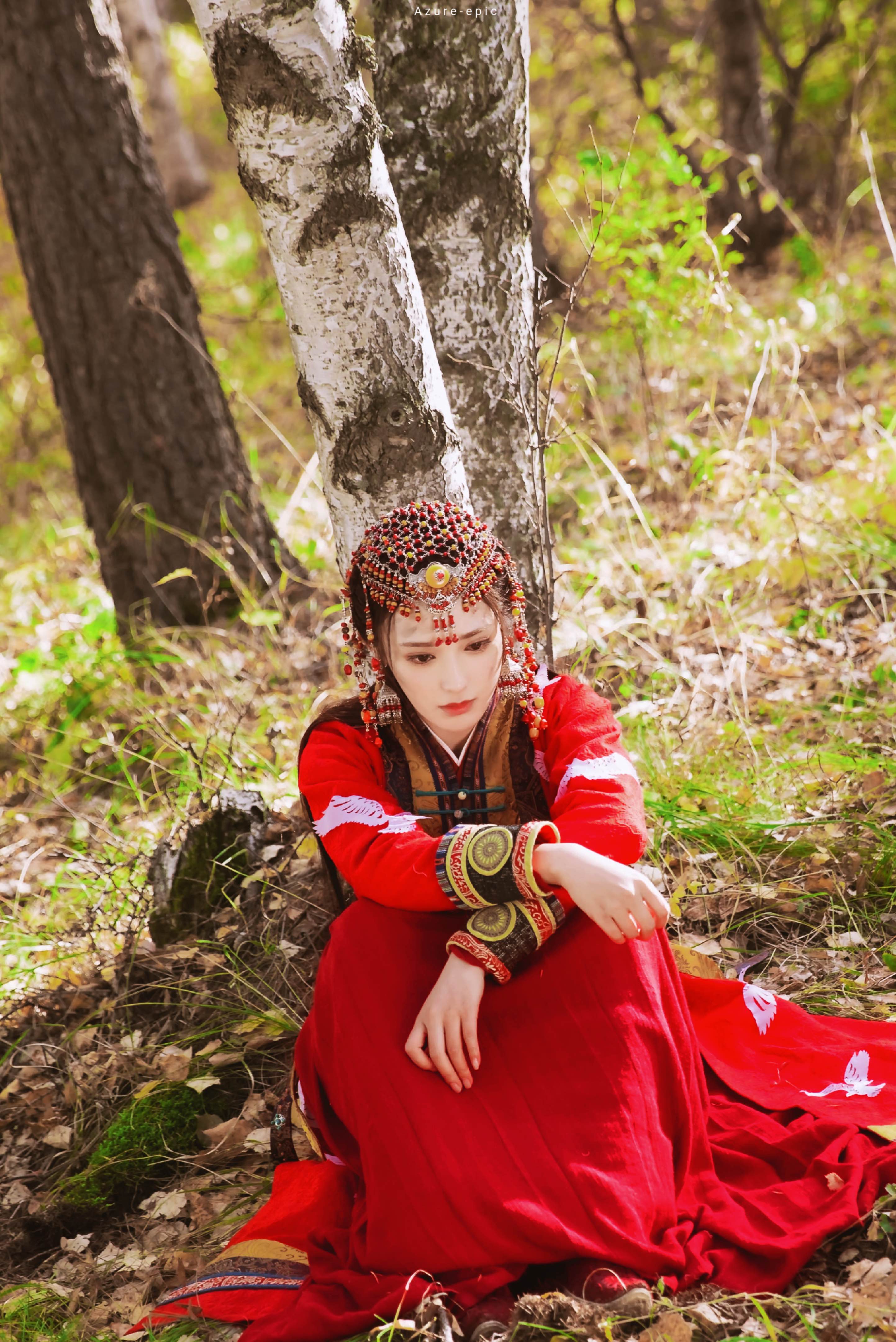 彭小苒美图惊艳岁月的红衣