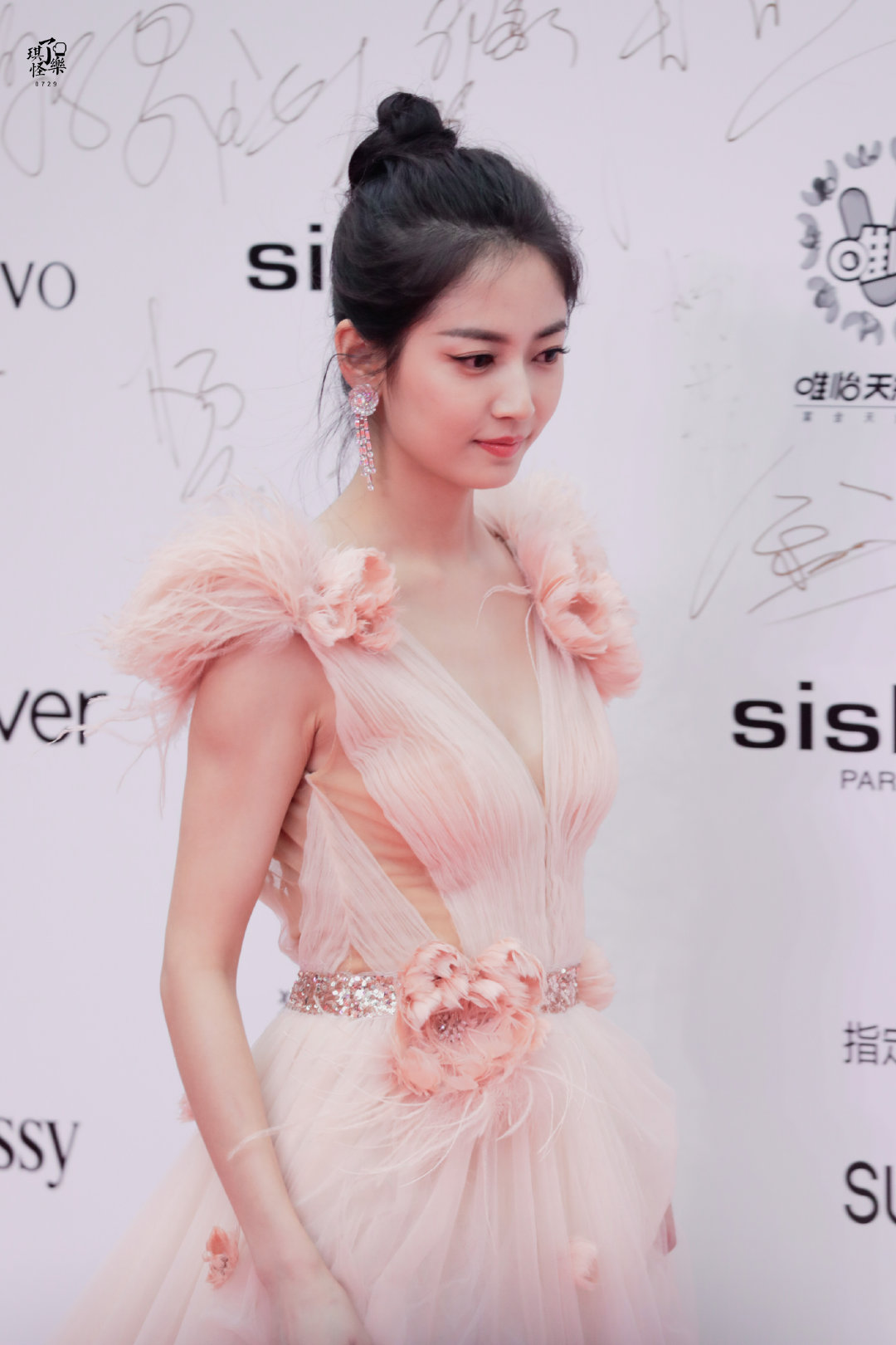 陈钰琪饭拍elle风尚大典红毯