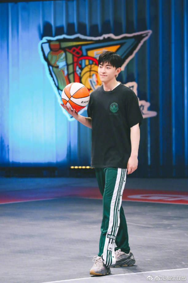 教官两个峰来看伦伦的格雅琦枫2021-07-19杜峰最失败的就是淘汰刘鸿博