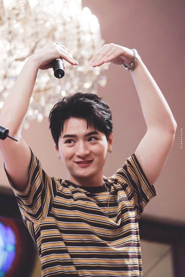 泰星kristsingto 你俩就共用一个话筒好了!