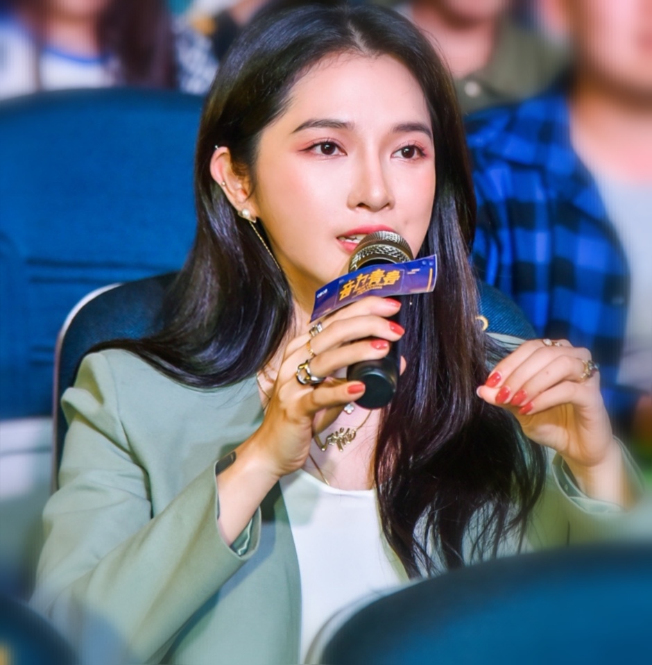 ╭61o61╭74就是这个人艾菲艾评委