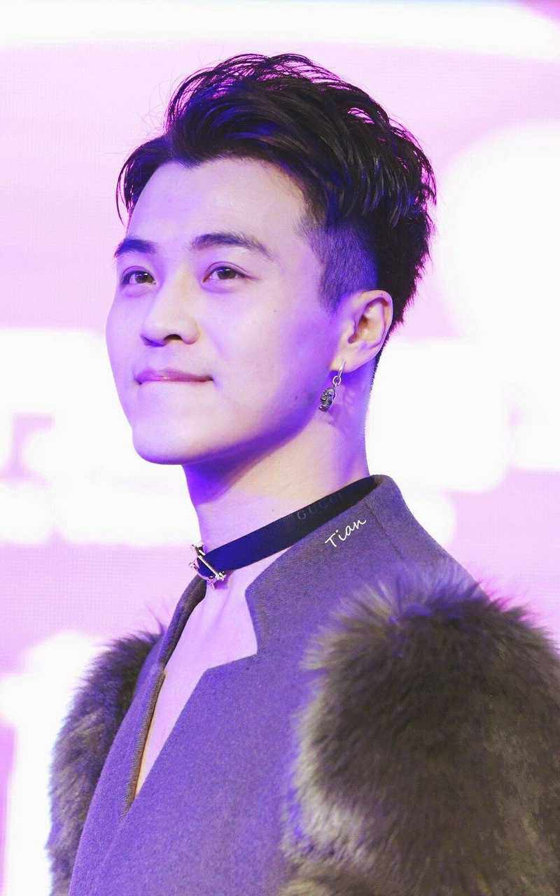 陈小鱼2020-02-18              再好看的人也会看腻,唯有你永远看不