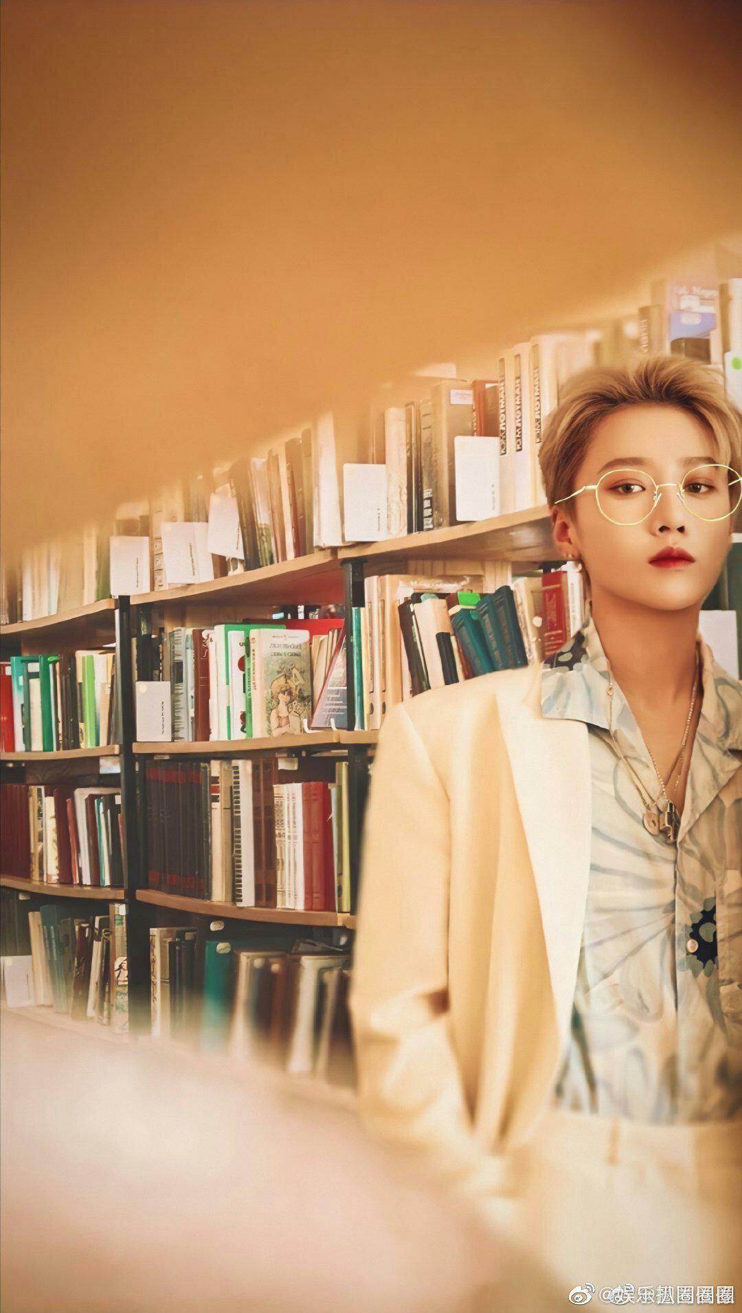 戴眼镜的昕宝a爆