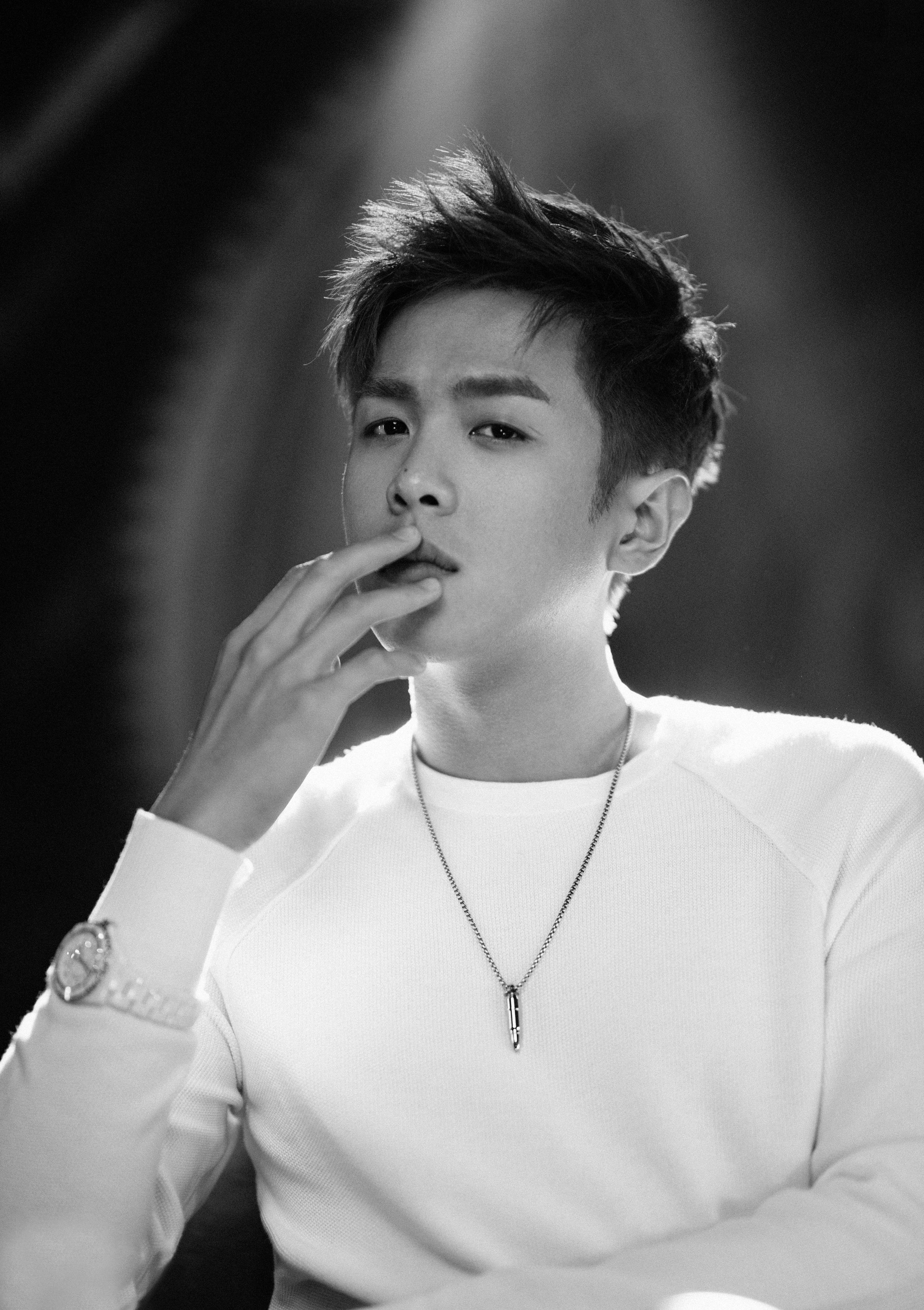 张若昀白衣帅哥