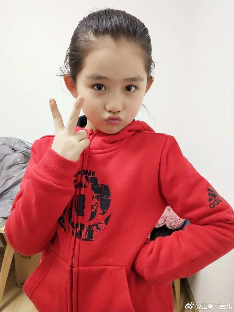 酷酷的九儿2020-03-06              王亭文太可爱了!小仙女.