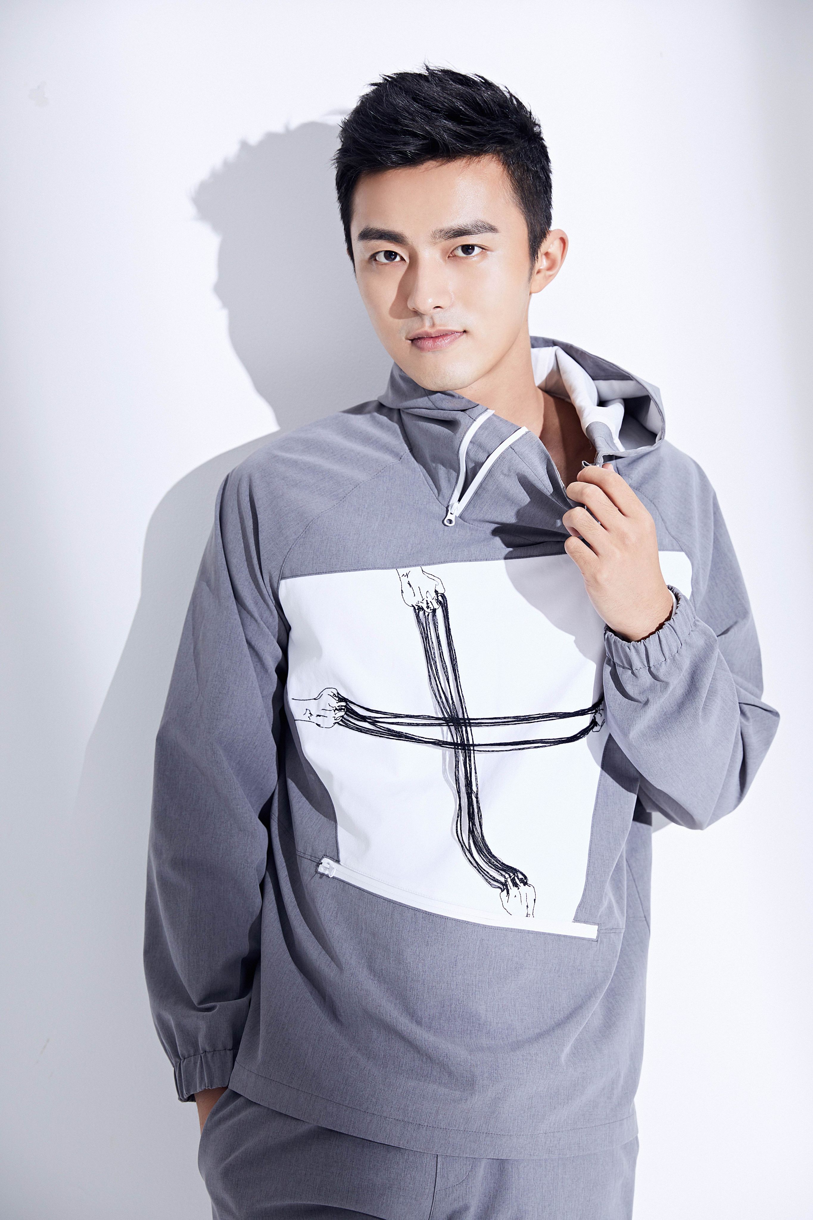 用微笑掩饰忧伤ㄣ2020-04-07              你尉蓝50米好帅