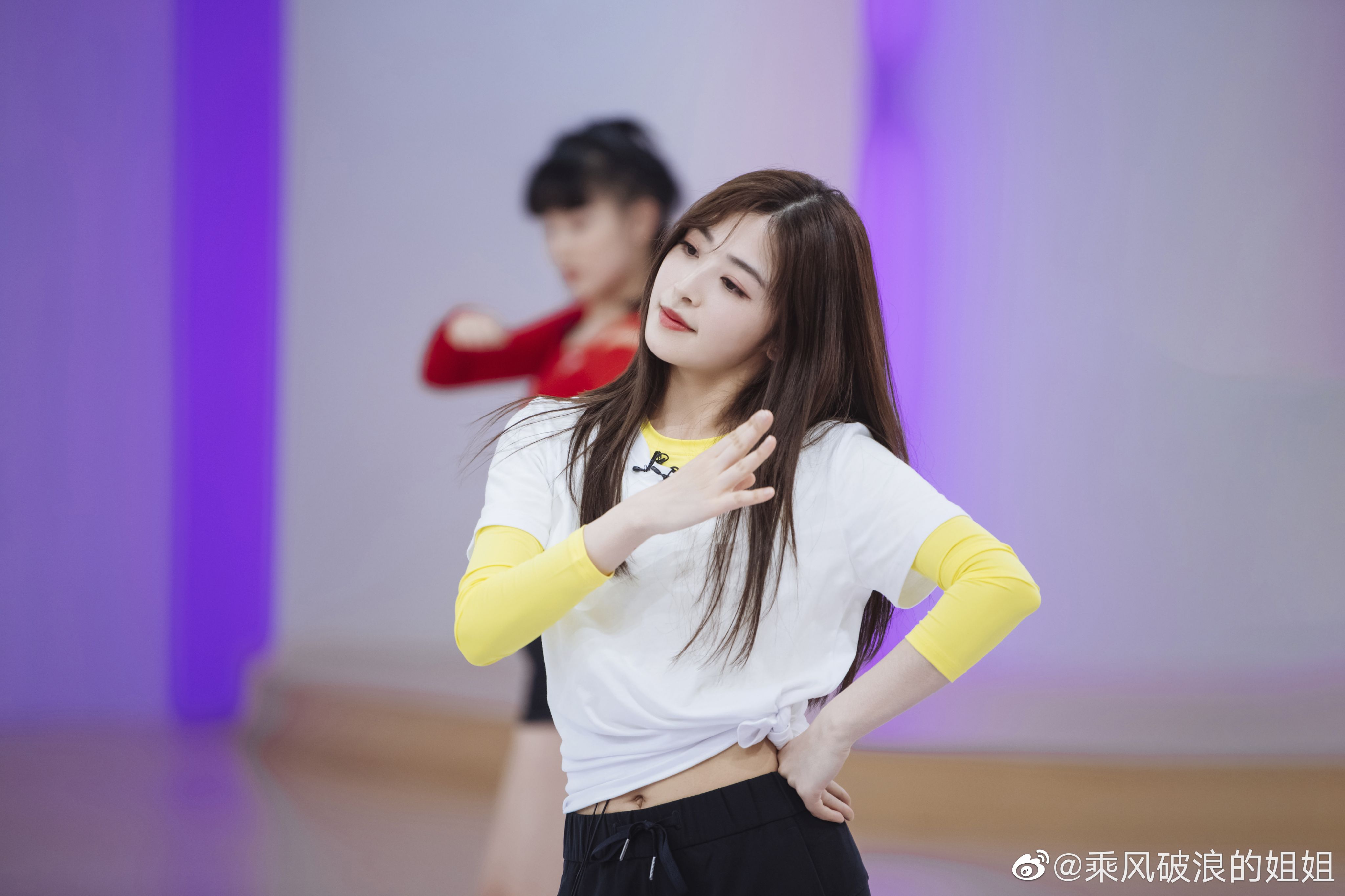 【张含韵】【美图】练习室姐姐