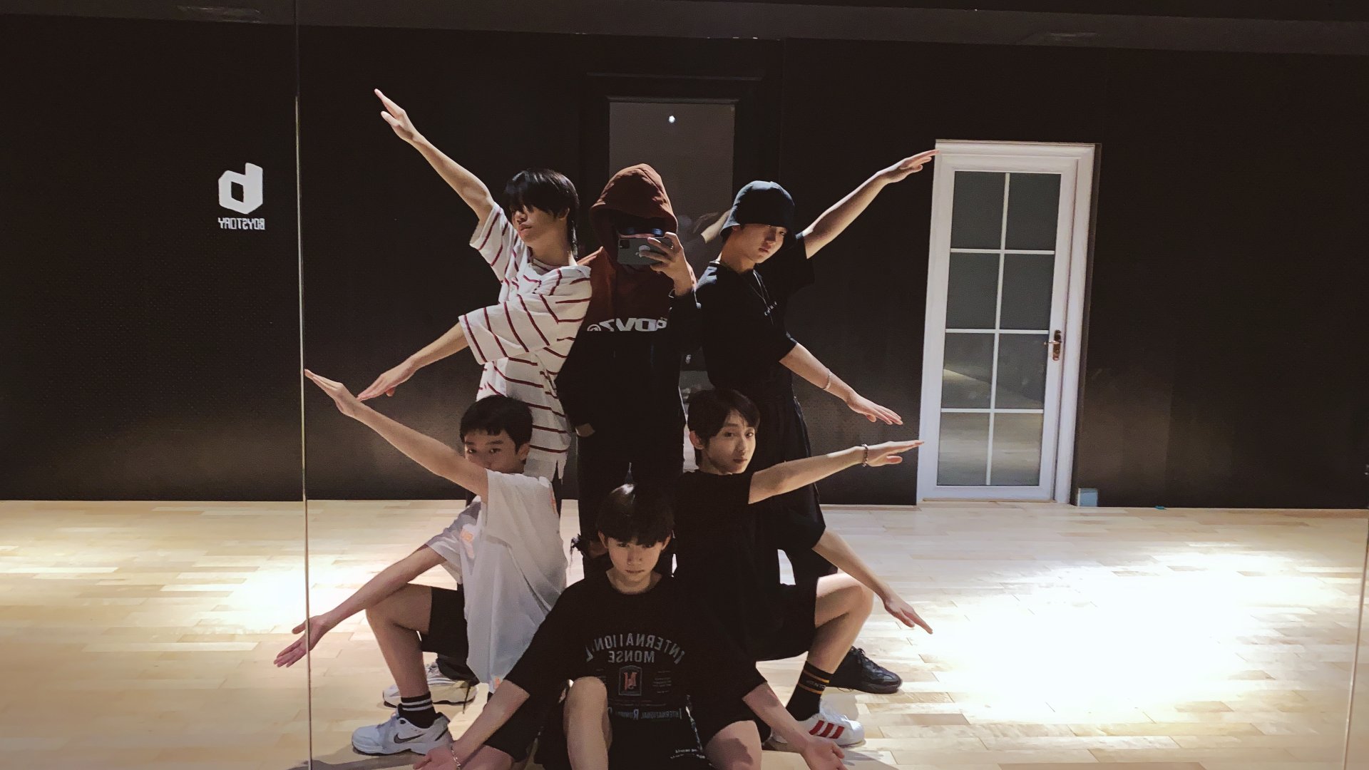 又是贺某人不露脸的一天