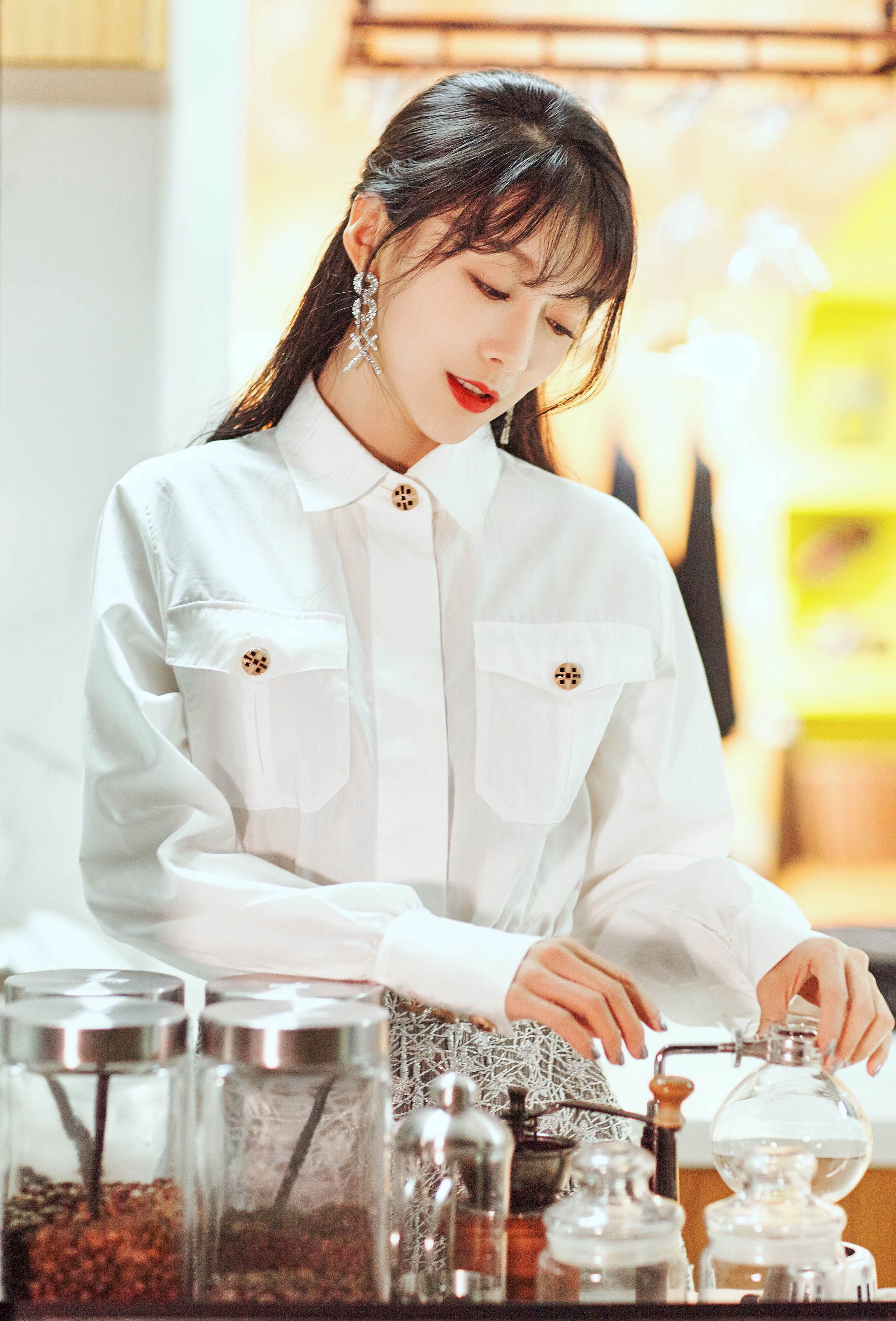 明星孙佳奇复古写真曝光