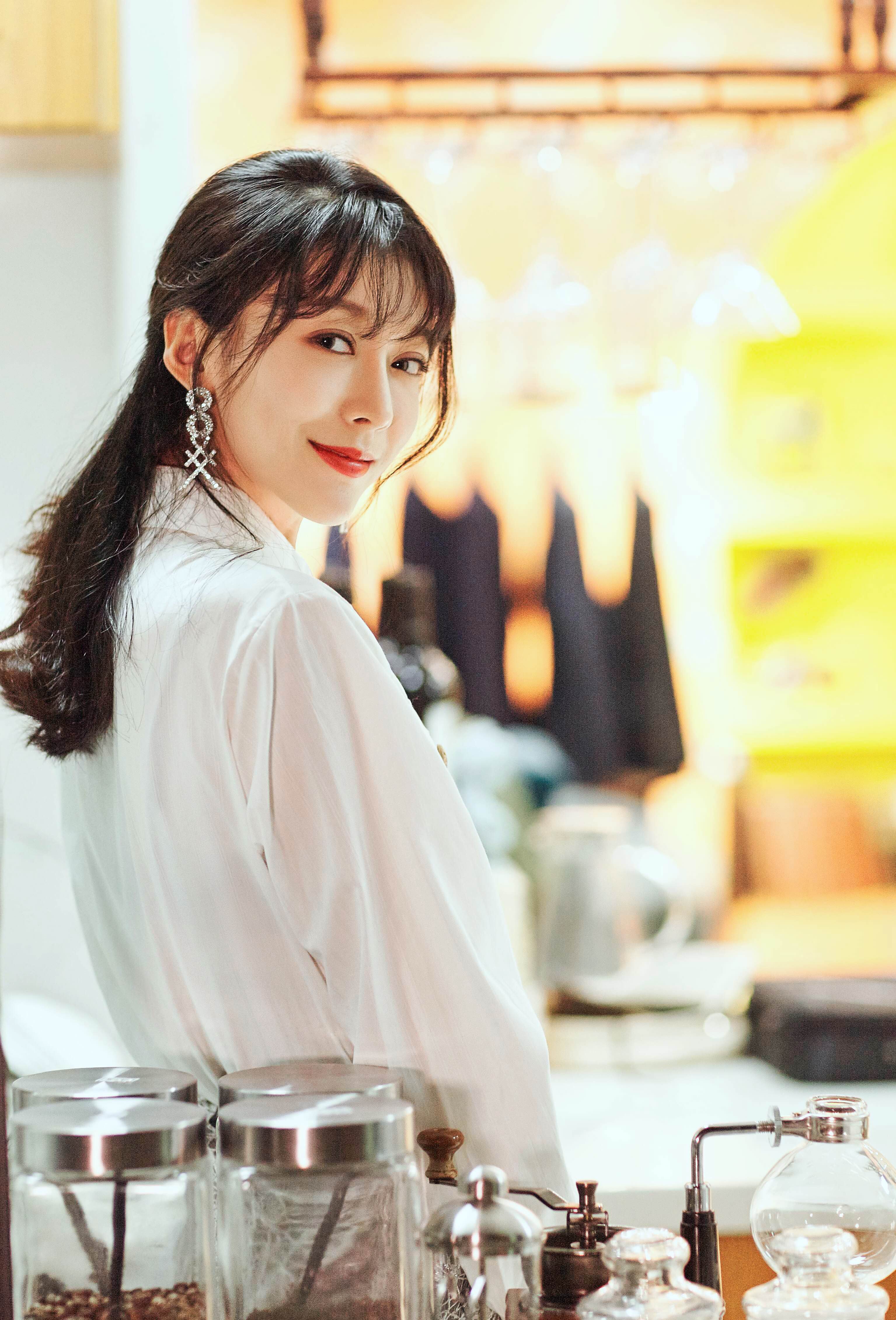 明星孙佳奇复古写真曝光