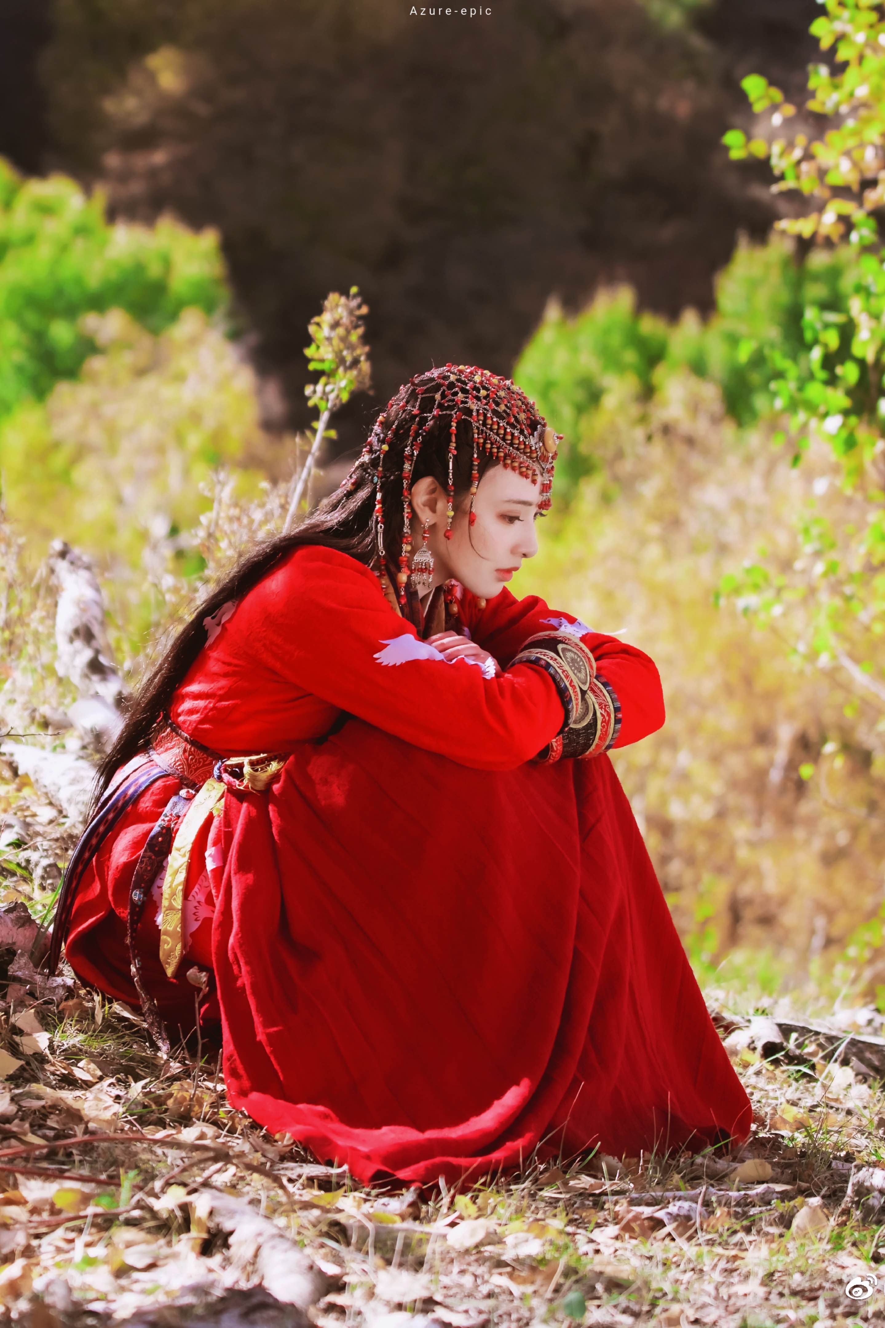 彭小苒美图惊艳岁月的红衣