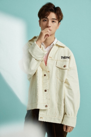 陪你从籍籍无名到光芒万丈