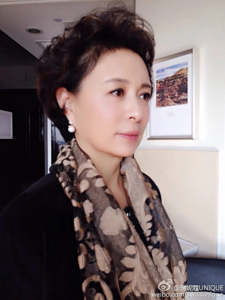 喜欢佳姨,我发现我和佳姨都是双眼皮哎,做梦都梦到了