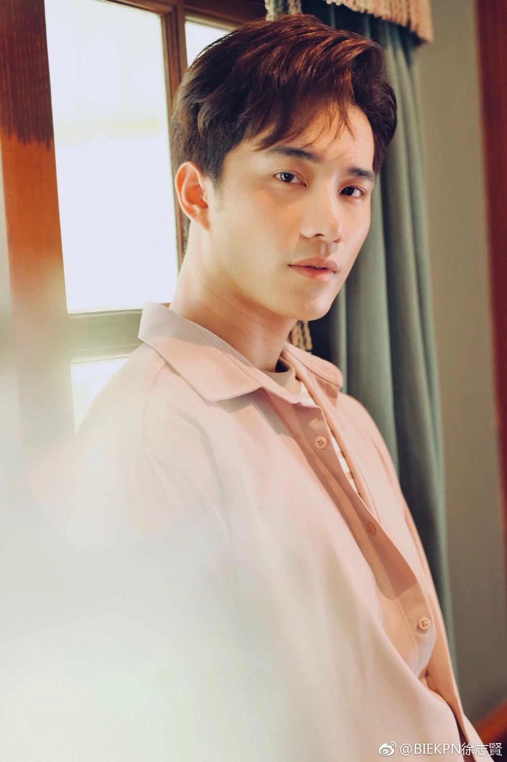 浩瀚人群中只为你回眸