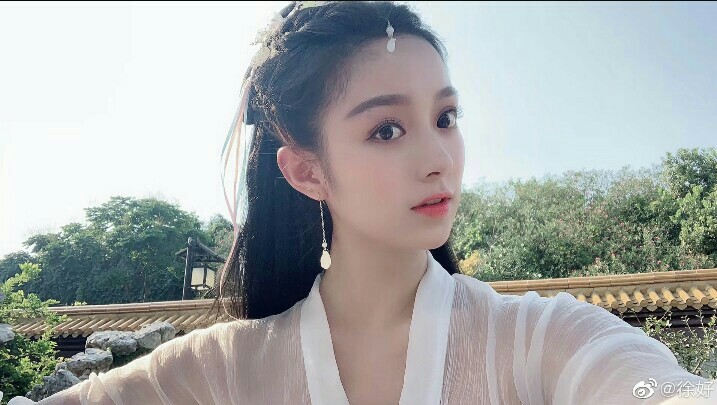 小可爱们,来回答徐好的问题,古装暖还是现代暖?