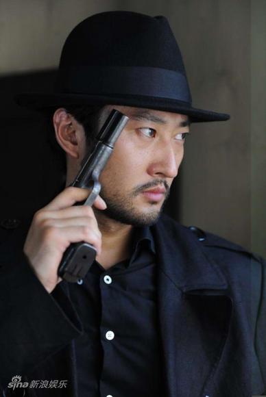 出演作品《弹无虚发》《马永贞》《李小龙传奇》《猎枭行动》等.