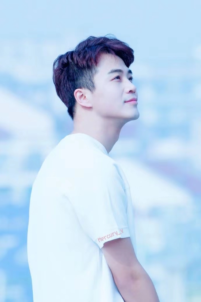 陈小鱼2020-03-21              今日晴空万里,一碧如洗,无一抹白云