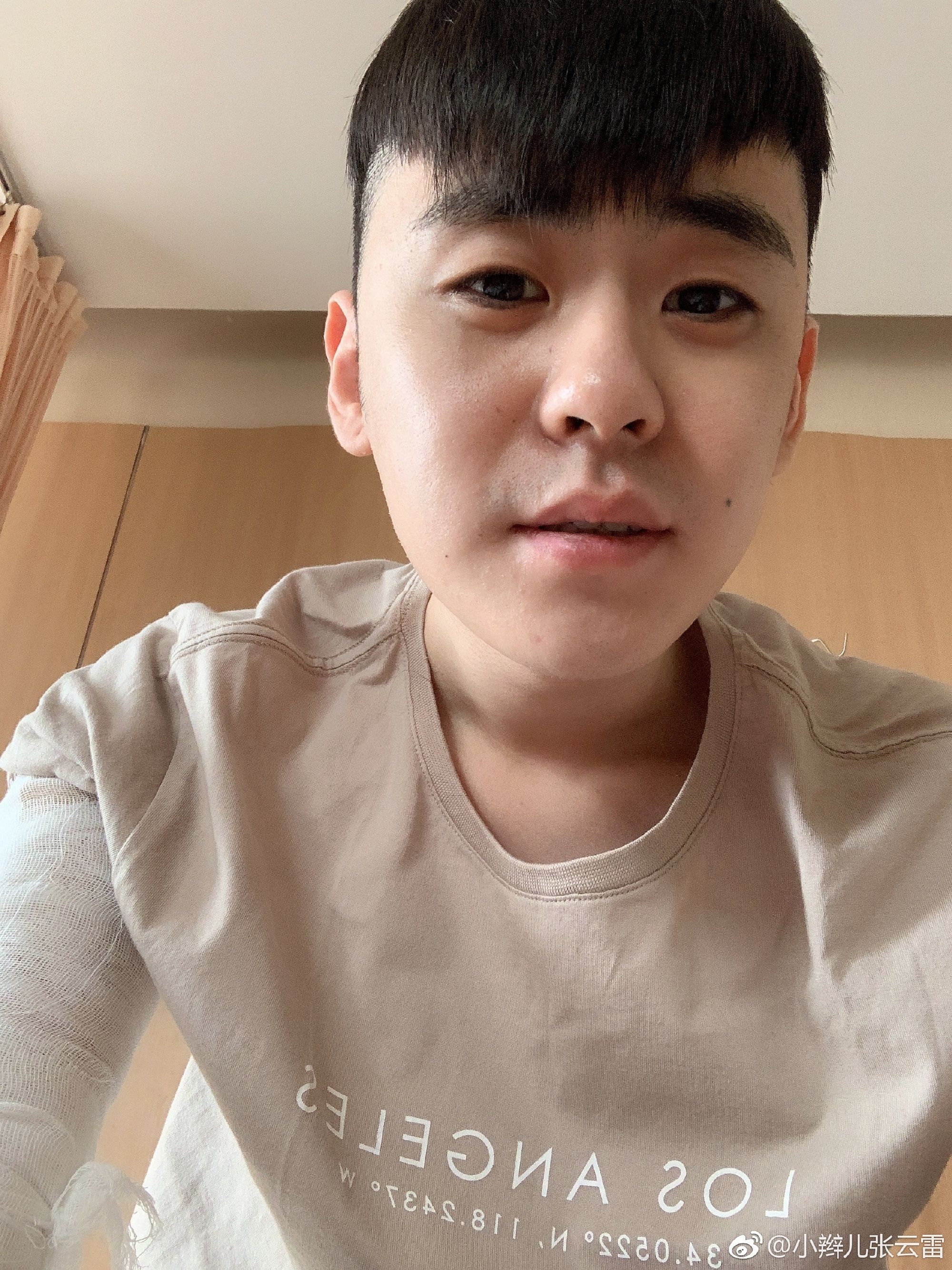 云想衣裳花想容@小辫儿张云雷 来个自拍中不中