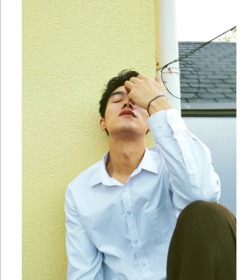 白衣少年谢治勋