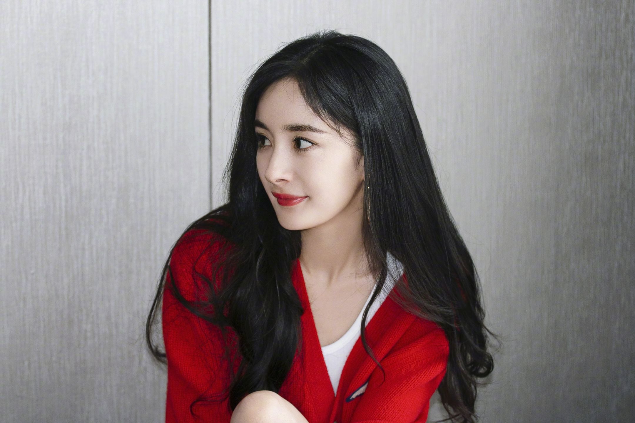 杨幂美图每周三中午12点密逃幂来了