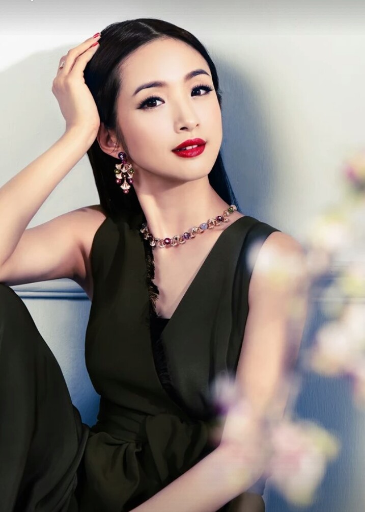 心跳一起为依晨冲榜祝依晨元宵节快乐永远支持依晨!