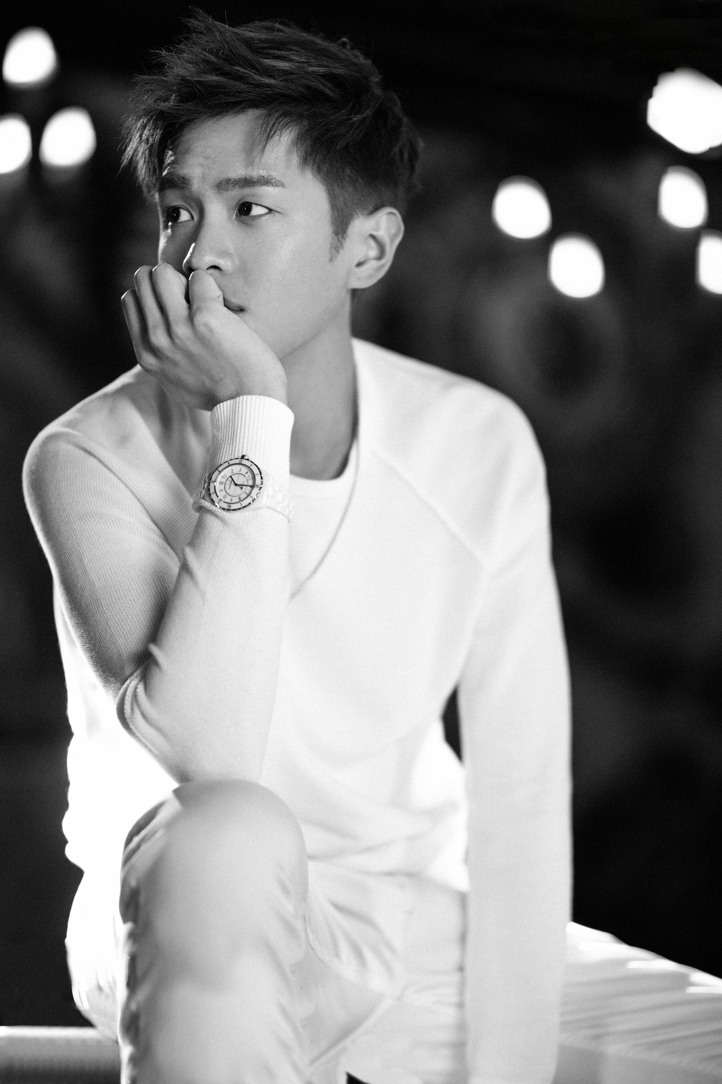 张若昀白衣帅哥