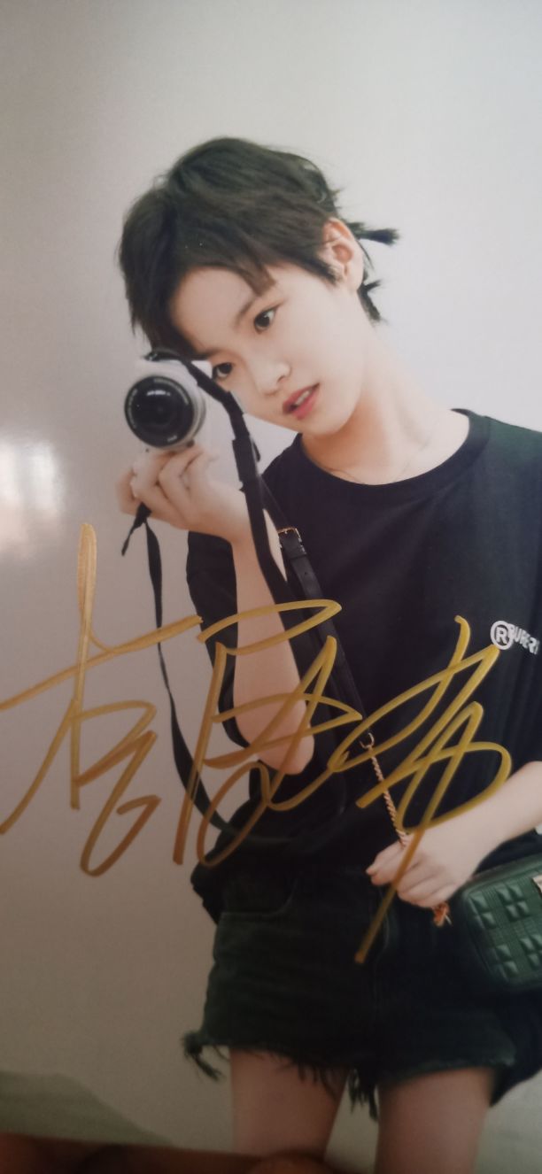 查看全文李庚希亲笔签名李庚希亲笔签名2020-04-14天天爱庚希.