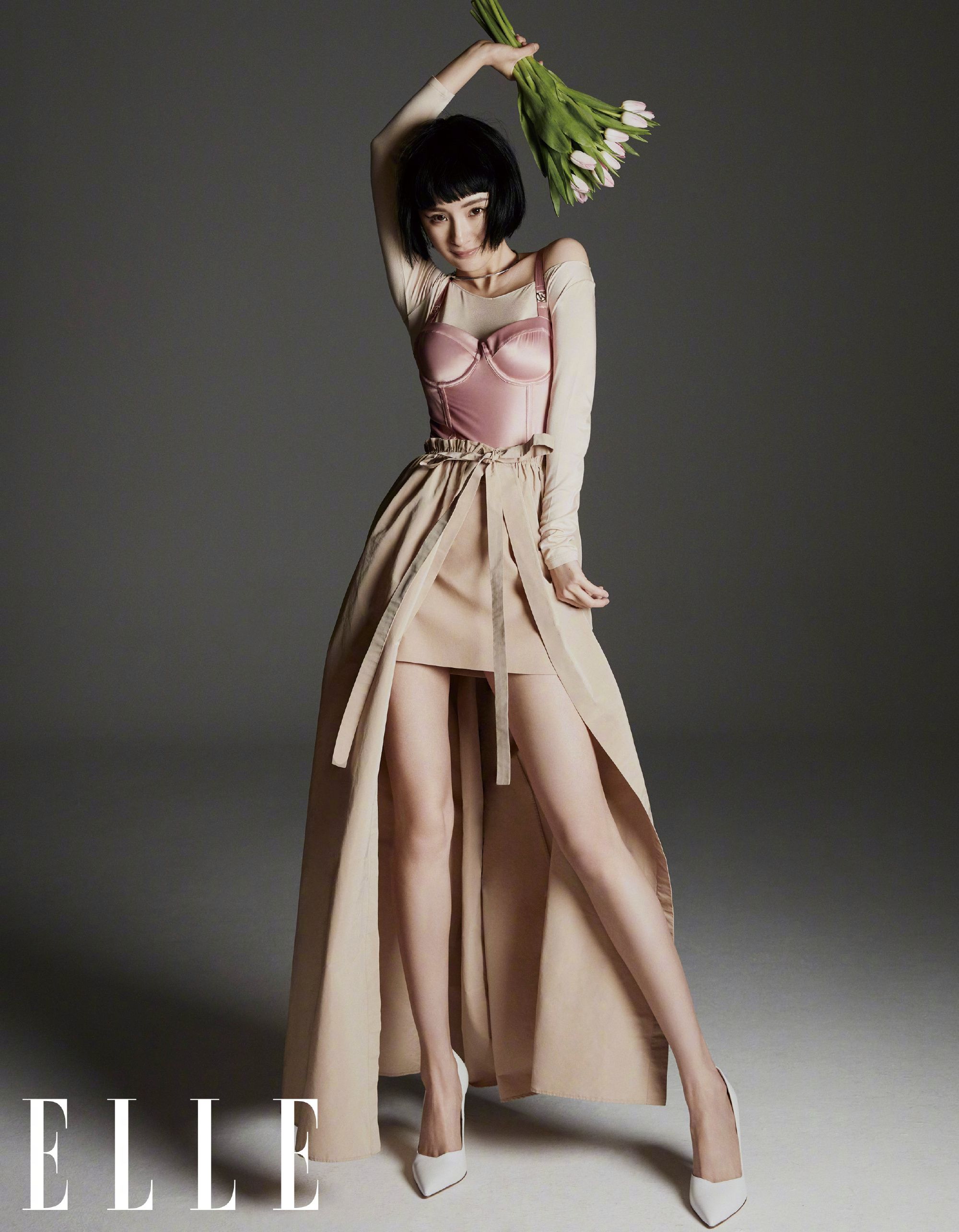 众里寻幂杨幂热爱文艺影视事业热衷公益活动是众多观众朋友们喜爱的女