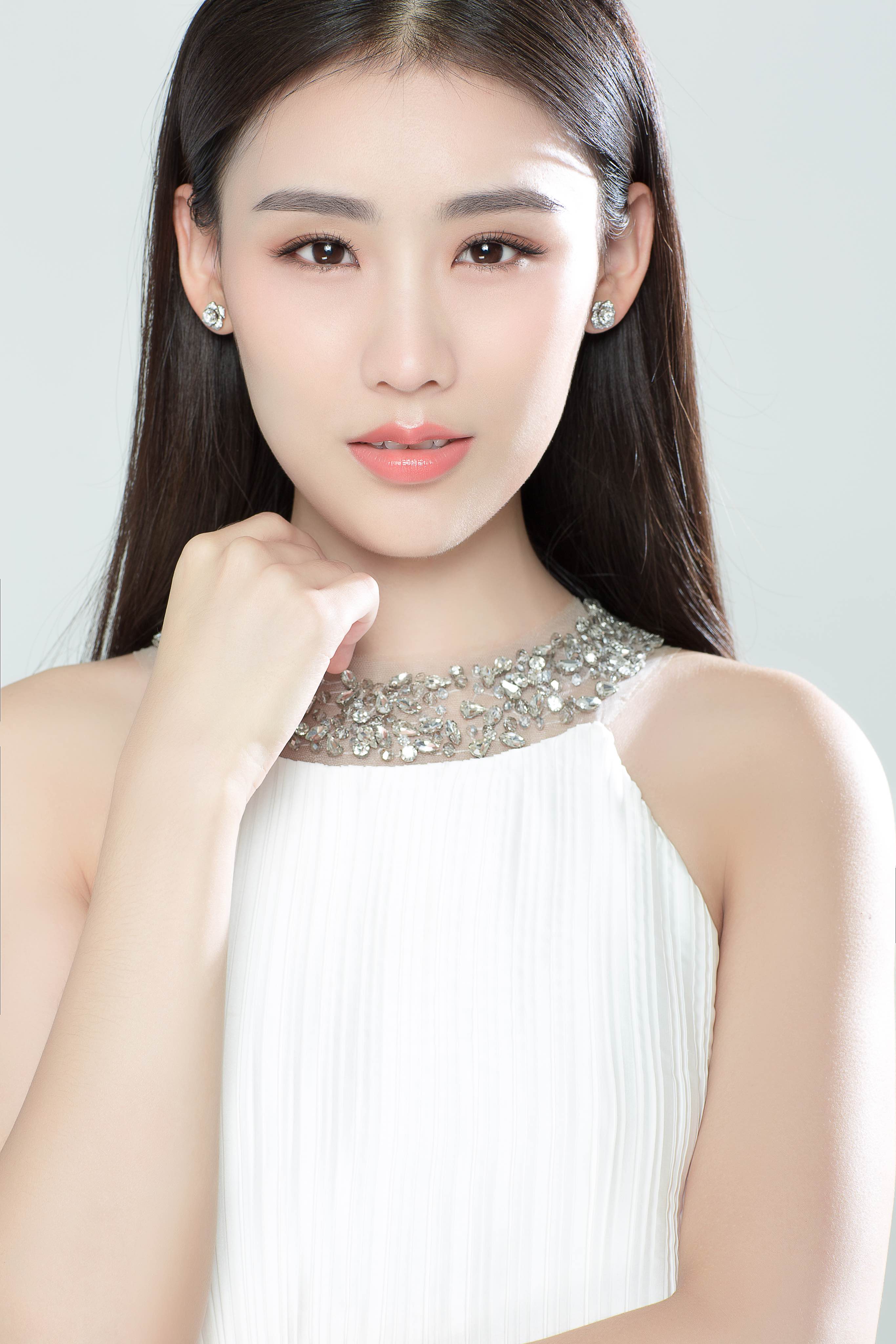 飞儿2020-06-23              【王婉中】愿时光许你,佑你岁月无忧;愿