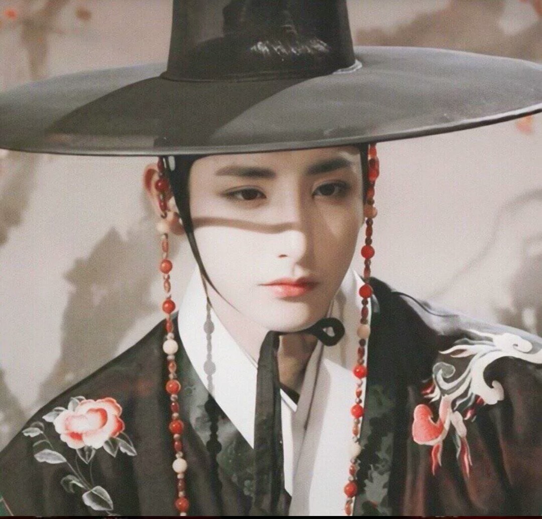 李洙赫夜行书生