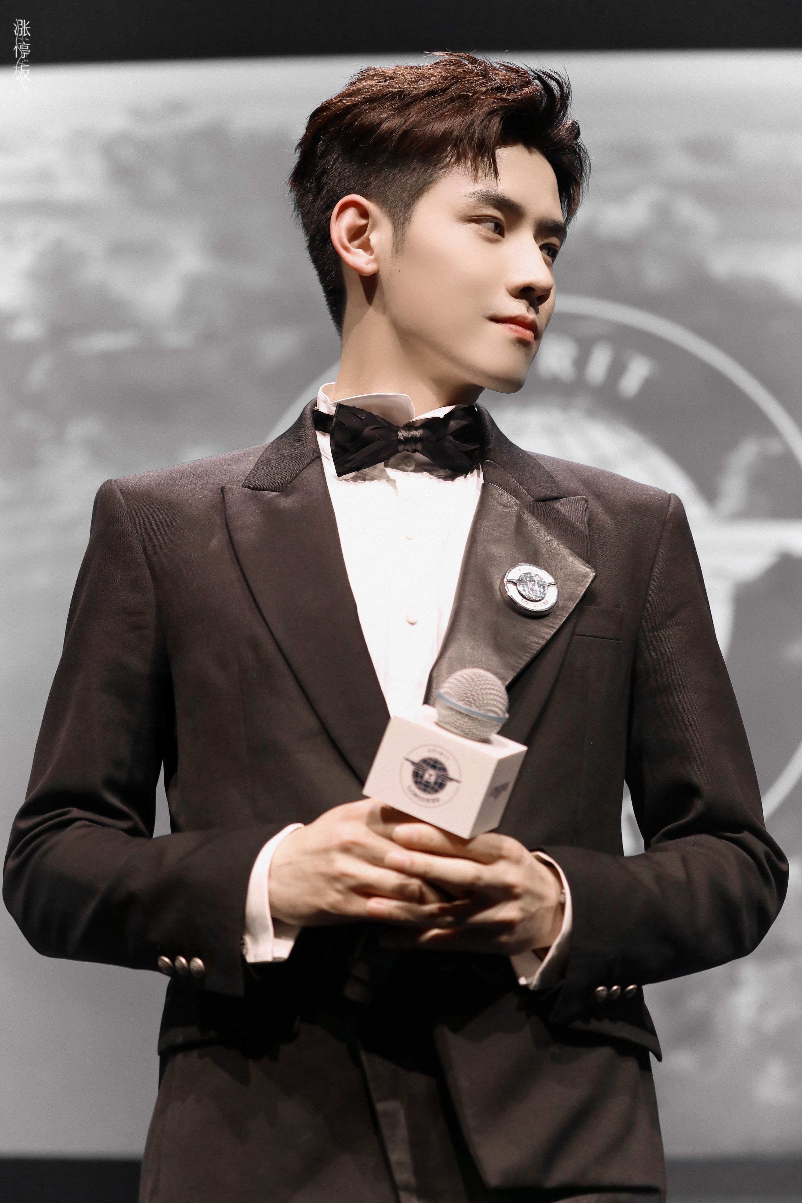 总裁,发布会开始了