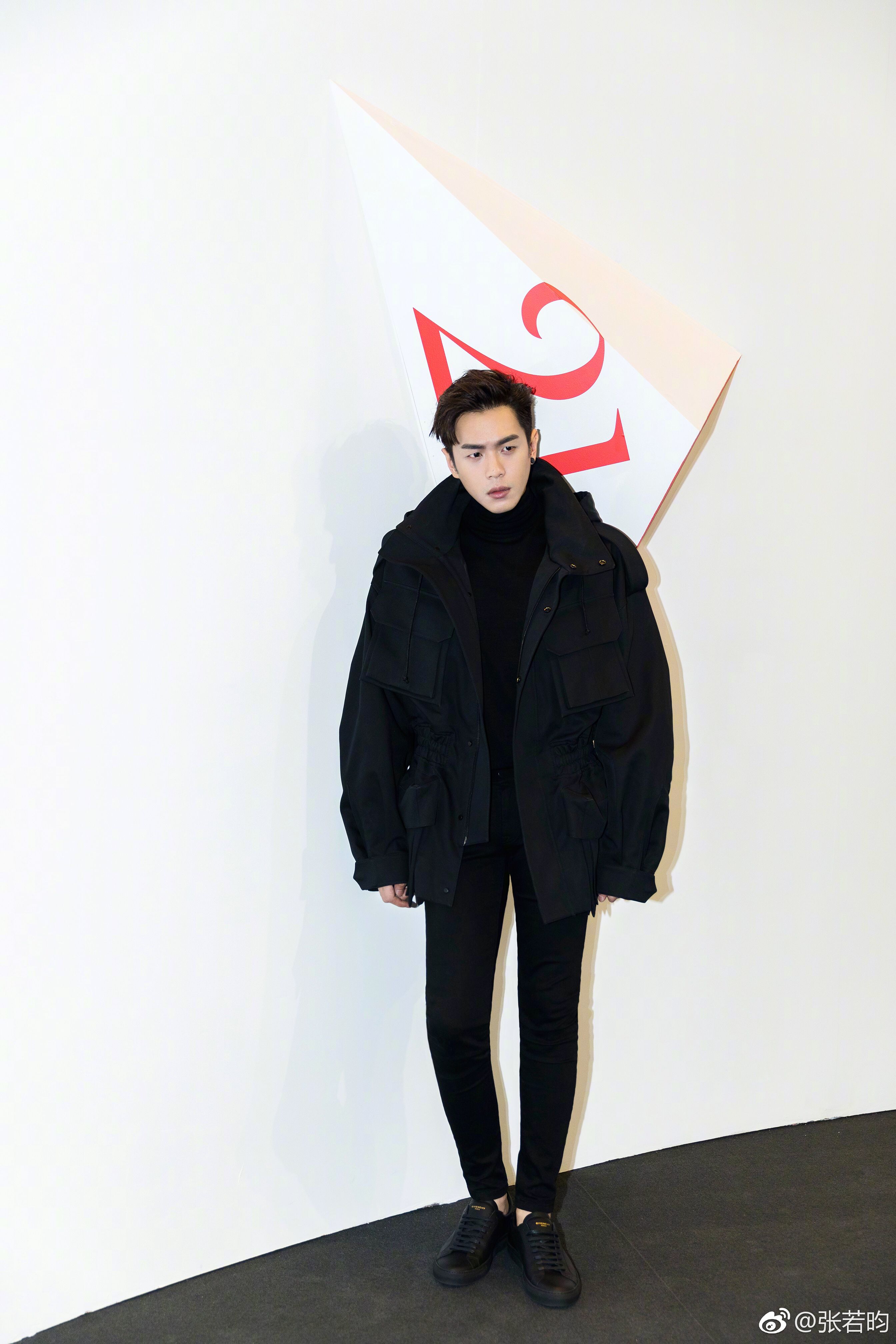 张若昀红秀活动照片