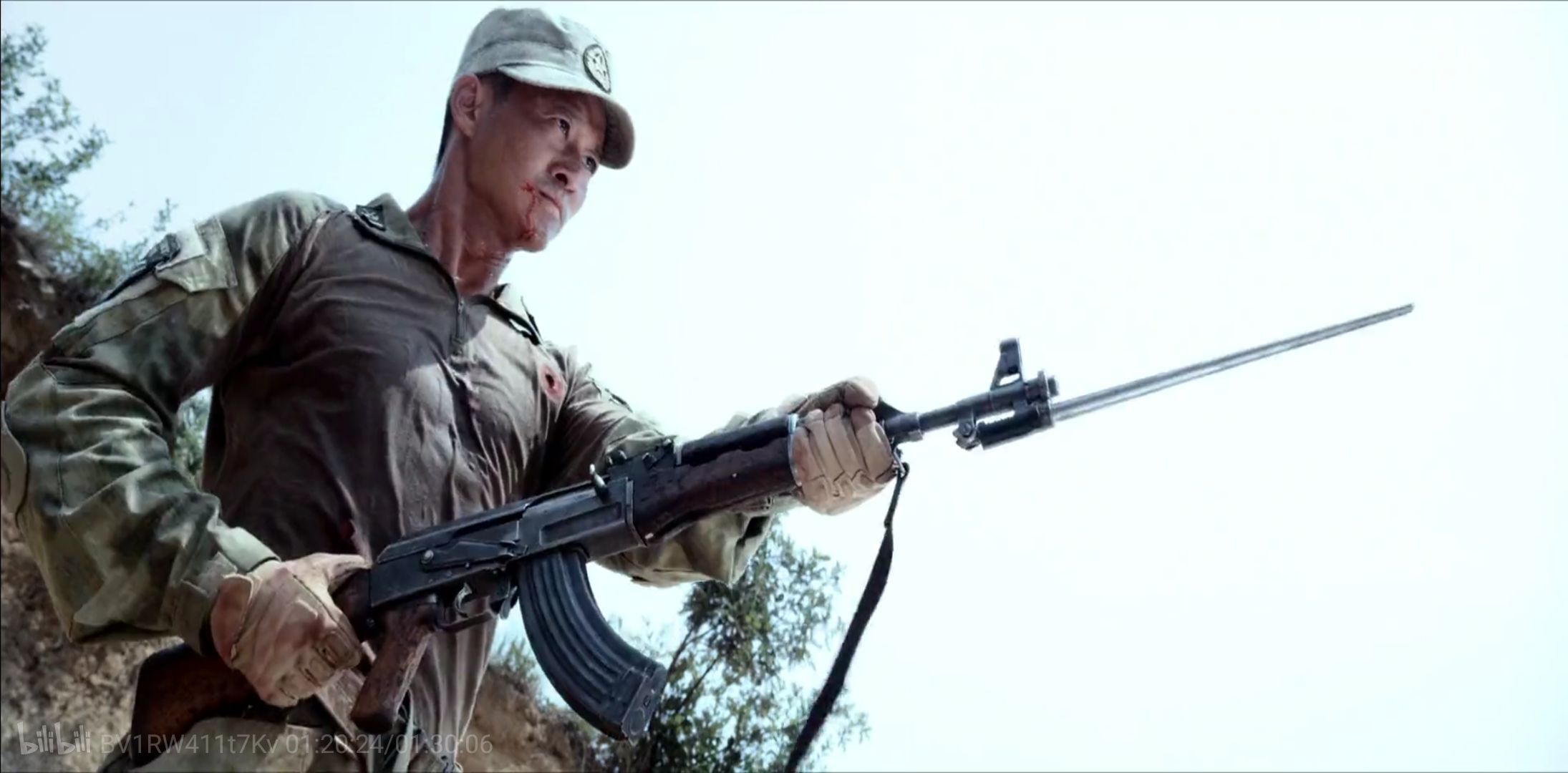 拿起刺刀的冷锋要上阵杀敌啦