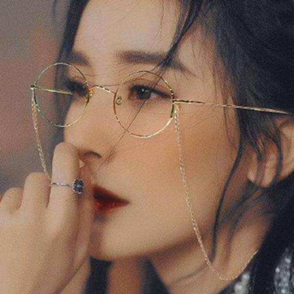 杨幂蜜蜂的女神戴眼镜都那么美
