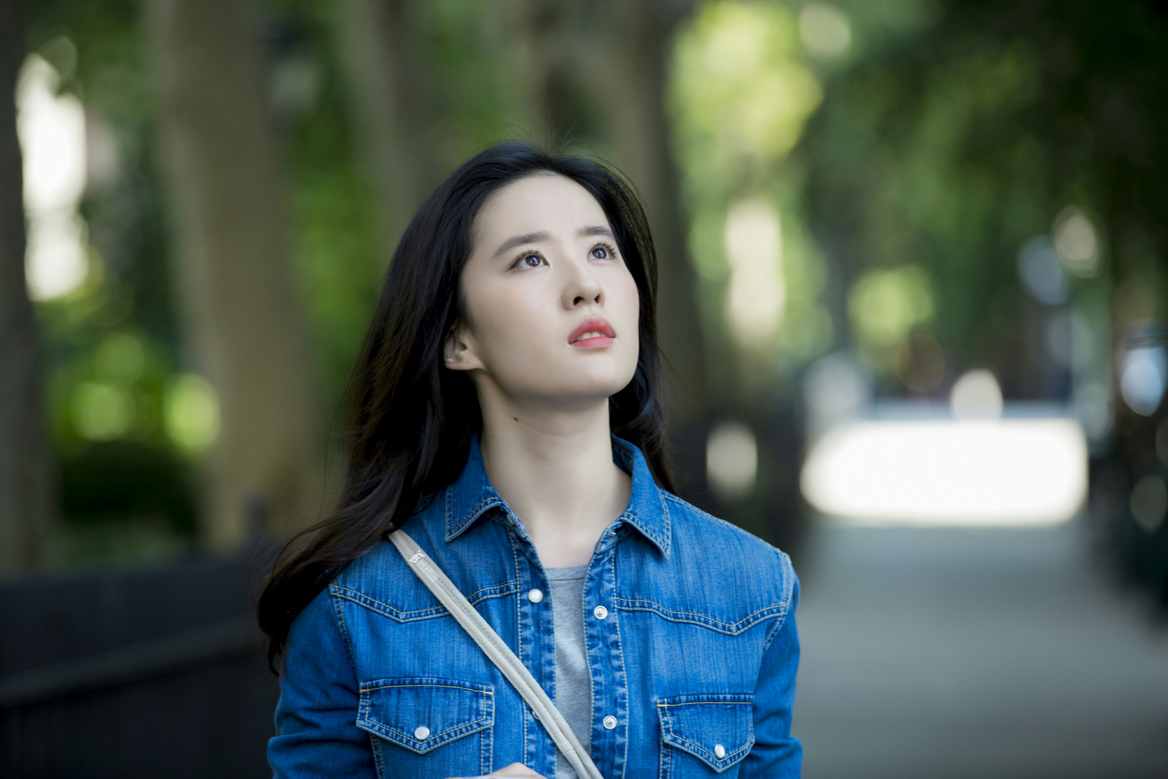 刘亦菲青春无畏考生加油