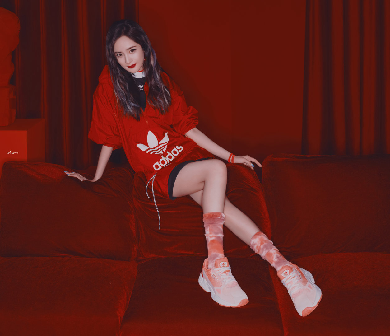 杨幂美图阿迪达斯代言