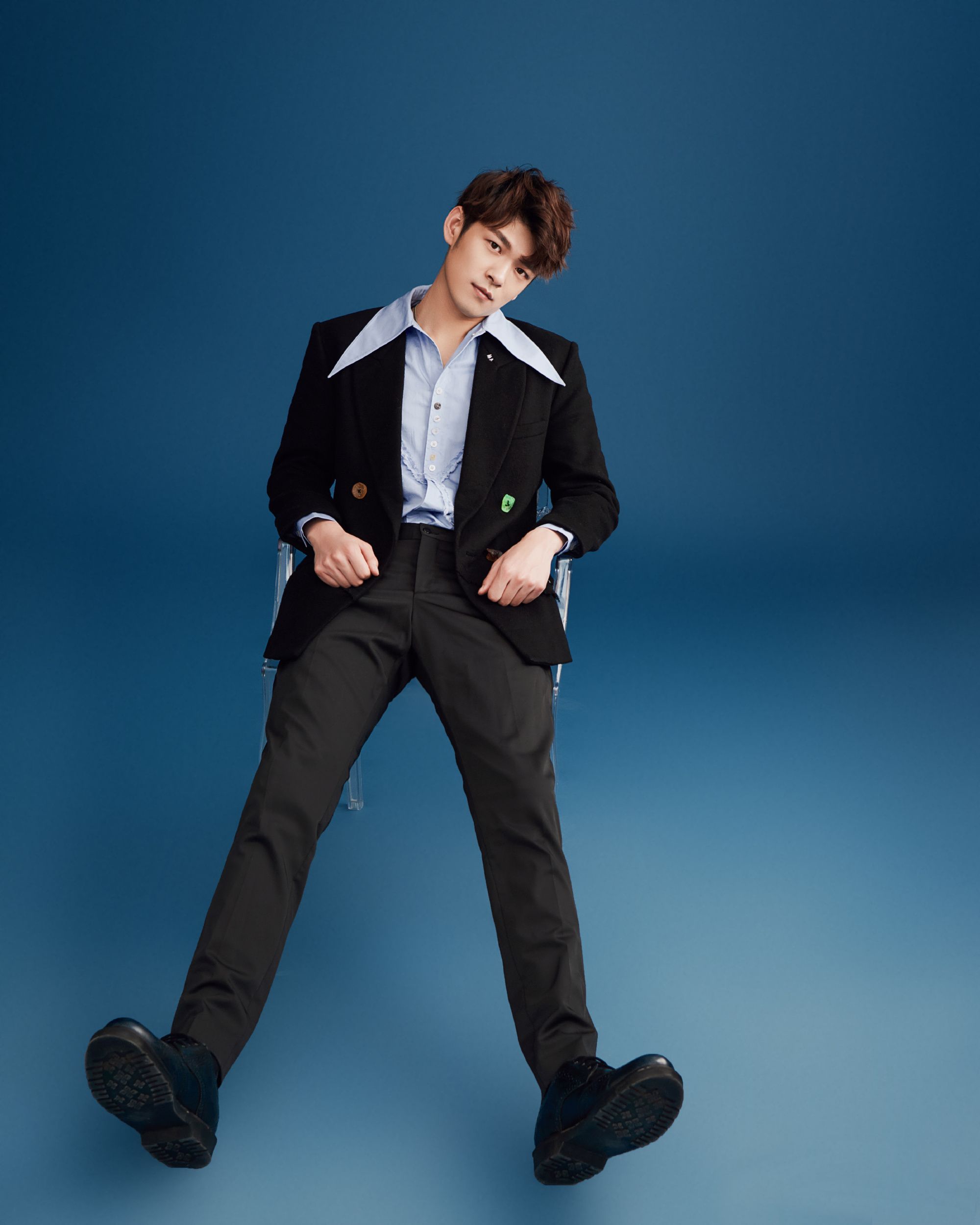 人间蜜桃盛英豪