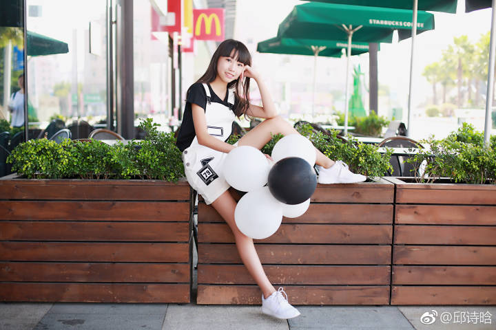 别跟我比诗晗的照片谁多1