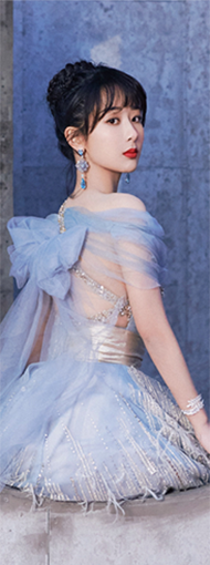 杨紫水雾蓝羽毛纱裙清新不失明媚